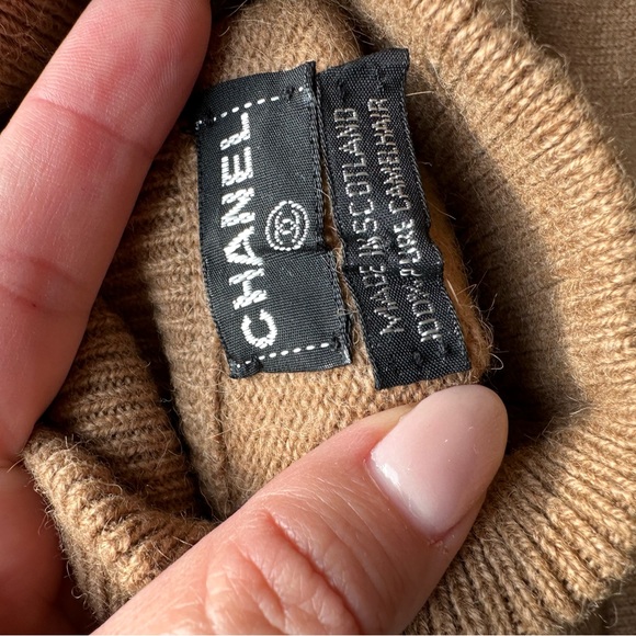 CHANEL Vintage Sweater Set - Picture 8 of 16